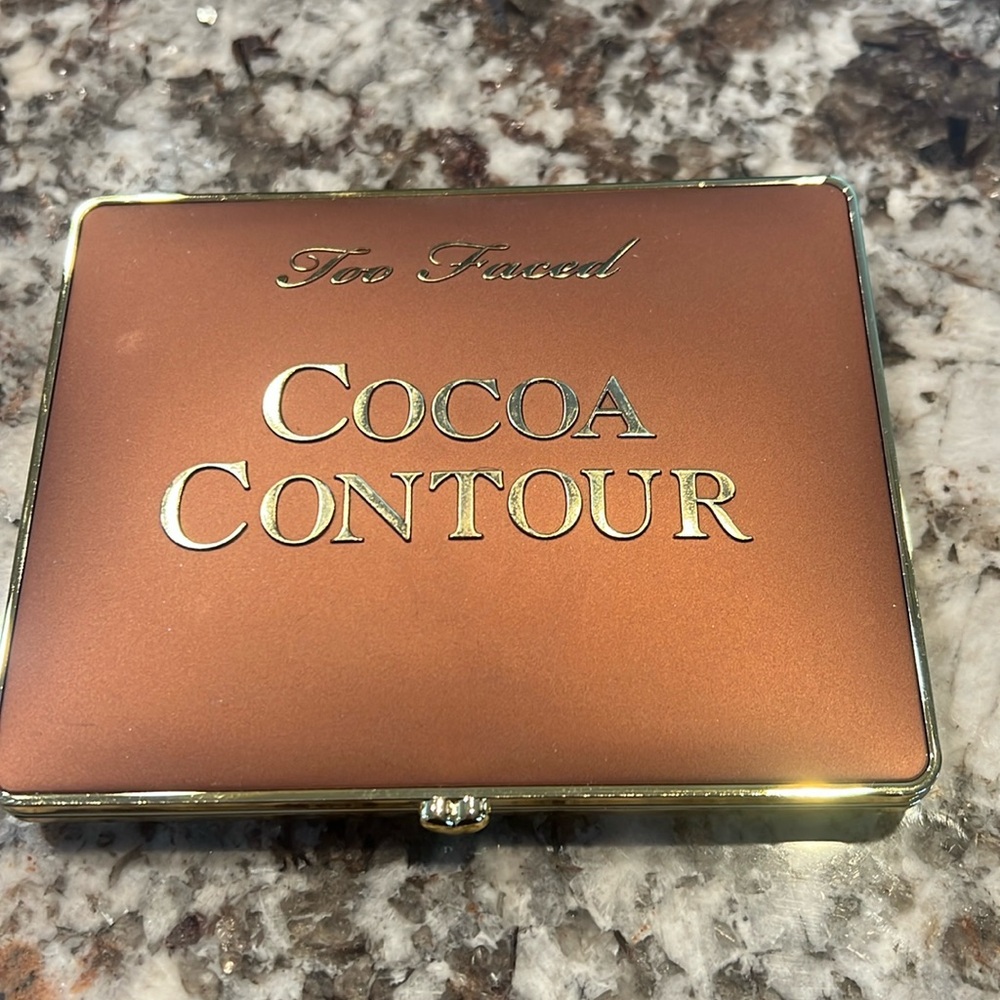 Too faced cocoa contour palette never worn or swatched